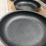 Por qué tu sartén decide por ti cuánto aceite echar: cómo los utensilios de cocina gestionan tus calorías por-que-tu-sarten-decide-por-ti-cuanto-aceite-echar.jpg